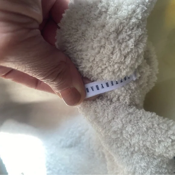 Pottery Barn Cream Plush cozy ribbed Robe - Picture 12 of 14